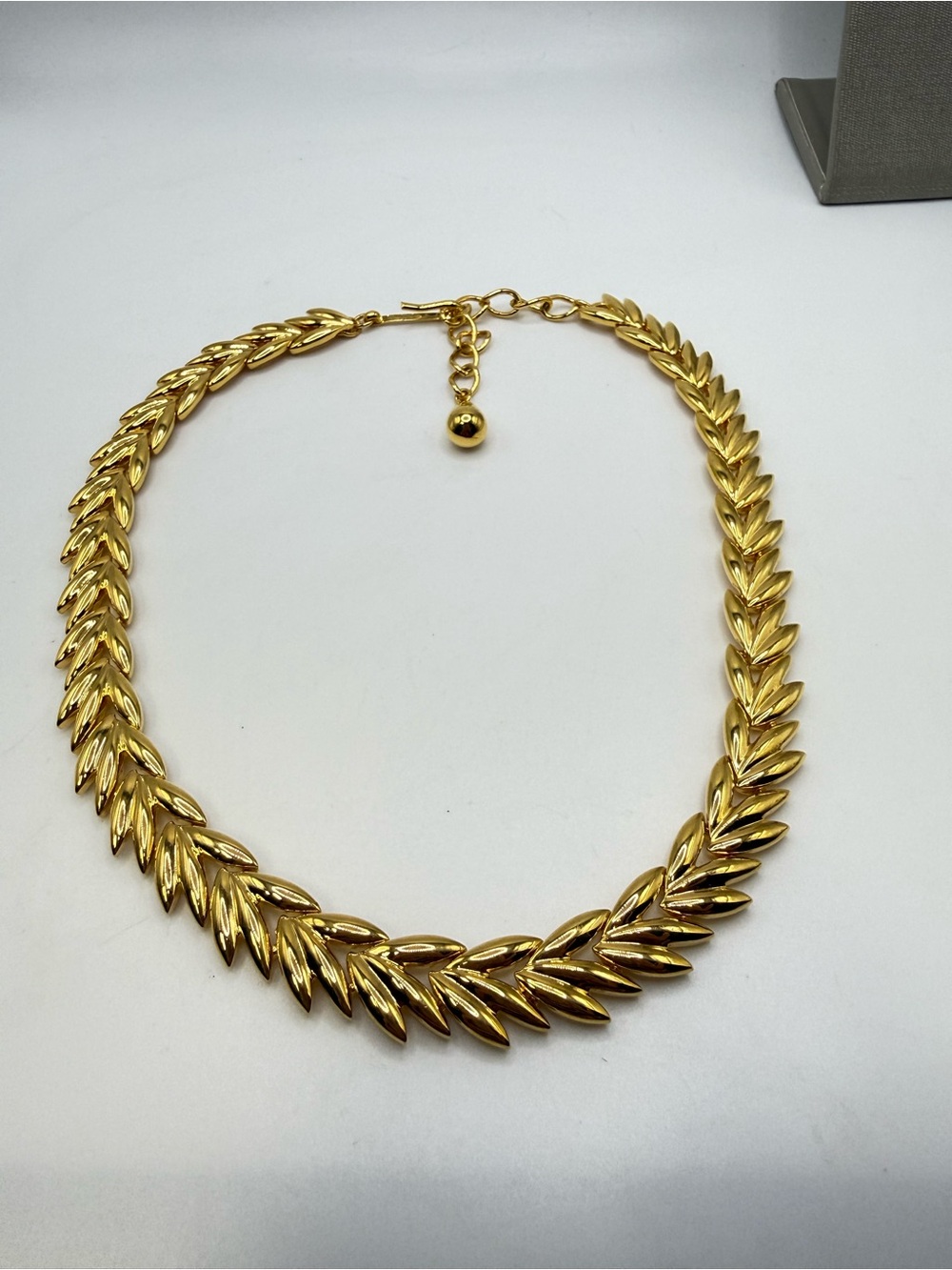 Vintage Gold Tone Laurel Leaf Statement Necklace 18” Like New